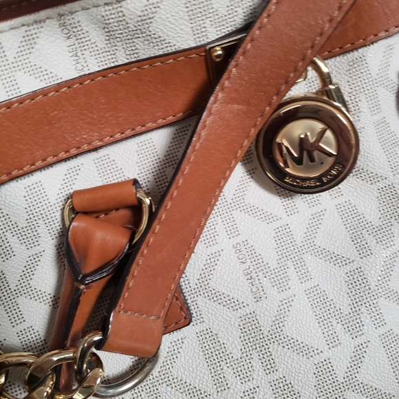 Michael Kors Medium Hamilton Bag - Picture 9 of 16